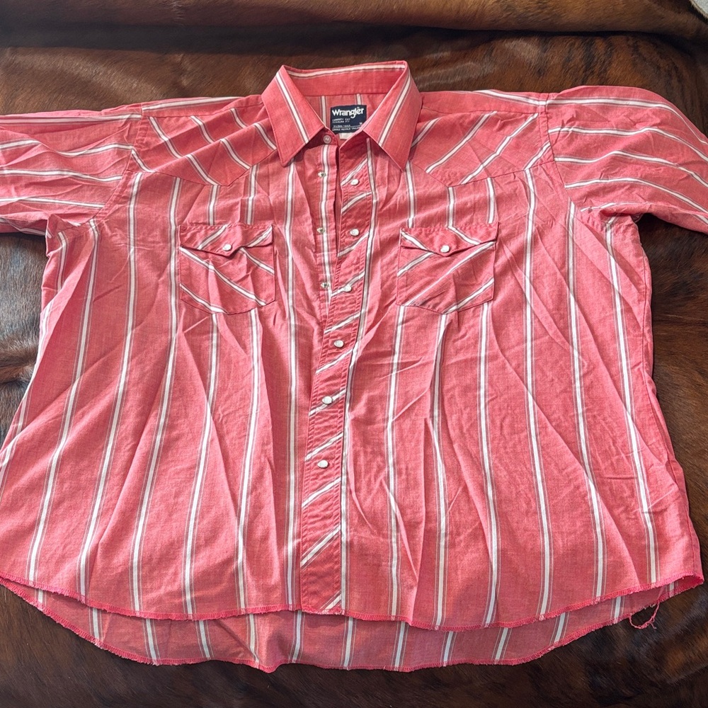 Wrangler Men's Red Striped Short Sleeve Shirt